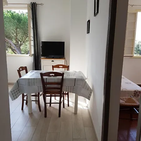 A Dans La Plaine Du Reginu 1, Pour 3 Personnes *