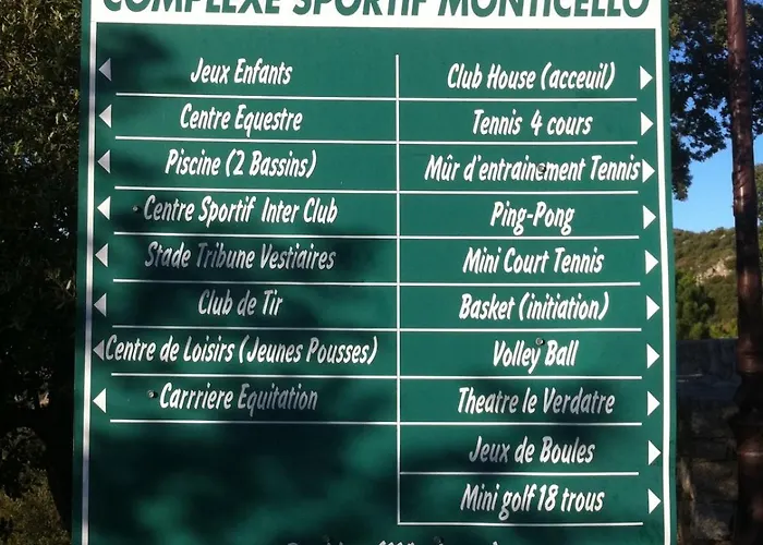 A Dans La Plaine Du Reginu 1, Pour 3 Personnes Daire *